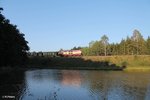 217 002 zieht einen leeren Autotransportzug BLG nach Cheb bei Oberteich.