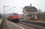 218 495-0 und eine weitere 218 mit dem IC Allgäu bei der Durchfahrt in Urspring am 13.03.2009.