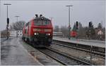 Die DB 218 498-4 und eine weiter erreichen mit dem EC 195 von München nach Zürich den Bahnhof Kempten im Allgäu.