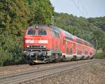 218 409-1 und 218 438-0 mit Doppelstockzug im Sandwich bei Amstetten am 20.09.2012.