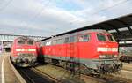 218 411-0 und eine weitere 218 mit IC Allgäu in Ulm und 217 472-9 mit Nahverkehrszug in Ulm a 30.11.2013.