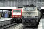 120 147-4 und 218 472-9 in München Hbf im März 1991.