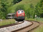 218 418-2 und eine weitere 218 vor SBB EC am Albsee am 23.06.2012.