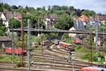 218 499-2 und 218 495-0 kommen mit IC 2013 Allgäu aus Stuttgart nach Ulm; weiter zu sehen sind 650, 428, 611, 120 und der historische Lokschuppen, der dem Projekt (Tunneleinfahrt) Stuttgart 21