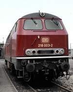 218 003-2 bei einer Führung in Regensburg am 25.04.1982.