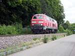 218 443-0 fährt solo durch Bellenberg am 11.07.2020.