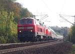 218 464-6 und eine weitere 218 mit IC 2012 Allgäu in Ulm bei der Bundesfestung nahe Öhrlinger Turm am 26.10.2014.