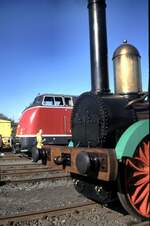 Lok Saxonia und V 200 002 beim Jubiläum 100 Jahre DB Museum Nürnberg am 16.10.1999.