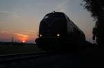 221 135-7 bei Senden im Sonnenuntergang des 29.04.2007.