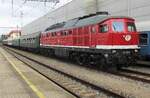 EBS 232 690 steht mit ein Sonderzug am Morgen von 27 September 2025 abfahrtbereit in Benesov u Prahy.