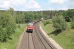 232 703 zieht mit dem Umleiter 51612 Leipzig - Nürnberg bei Oberteich vorbei.