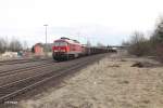 233 521-4 mit gemischten langen Gterzug in Wiesau/Oberpfalz.