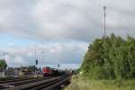 233 217-9 mit dem morgentlichen 45367 NN - Cheb beim warten auf die berholung durch 612er mit RE und Vogtlandbahnin Wiesau.