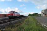 233 217-9 beschleunigt und verlsst mit dem morgentlichen 45367 NN - Cheb den Bahnhof Wiesau.