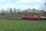 233 698-0 lässt Reuth bei Erbendorf hinter sich und zieht gerade mit dem 51724 NNR - LE bei Röthenbach am Steinwald/Letten vorbei.