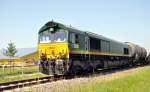 HGK DE 64 1266 064-5 mit �lzug in V�hringen am 24.08.2011.