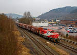 Die Lok 47 (92 80 1271 027-5 D-KSW) der Kreisbahn Siegen-Wittgenstein (KSW), ex D 2 der HFM, eine Vossloh MaK G 1700 BB, hat am 10.02.2017, mit einem beladenen Coil-Güterzug, Herdorf erreicht und