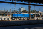 Die Eiffage Infra-Rail vermietete 275 843-1 (92 80 1275 843-1 D-NRAIL]), eine Vossloh G 1206 der der Northrail GmbH, ist am 29 April 2025 im Hauptbahnhof Duisburg im Arbeitseinsatz.

Die G 1206 wurde 2003 von Vossloh Locomotives GmbH in Kiel-Friedrichsort unter der Fabriknummer 5001475 gebaut und als G1206-SP-022 an die SLG - Spitzke Logistik GmbH in Großbeeren geliefert. Zum 01.01.2007 bekam sie die NVR-Nummer 92 80 1275 843-1 D-SLG. Im Jahr 2014 ging sie zurück an die Vossloh Locomotives GmbH und war als Mietlok unterwegs, nach vielen Stationen ging sie 2024 an Northrail GmbH in Hamburg.

