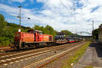   Die 294 817-2 (eine V90 remotorisiert), ex DB 294 317-3, ex DB 290 317-7, der DB Cargo Deutschland AG, fährt am 24.07.2020 mit einem langen Warmband-Coilzug vom Rbf Kreuztal nach Ferndorf.