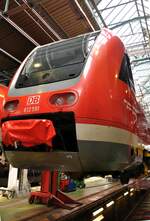 612 591 Pendolino am Tag der offenen Tür in der Werkhalle im Bw Kempten aufgebockt am 22.04.2023.