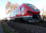 633 039 und 633 548 Pesa Link dreiteilig sind komplett ausgefallen und stehen fast 2 Stunden auf dem Bahnübergang in Bellenberg am 18.11.2020.