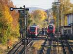 623 537 und 633 551 im Bahnhof V�hringen am 22.10.2021.