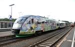 VT 04 der Vogtlandbahn in Marktredwitz mit Fu�ballwerbung am 07.09.2011.