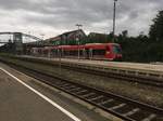 2 Triebwagen der Br 650 stehen im Juli 2017 im Bahnhof Ehingen (Donau) und warten auf ihren nächsten Einsatz als Rb nach Langenau (Württ).