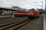 jetzt ist 101 119-6 mit den EC endlich im Dresdner Hauptbahnhof angekommen nun fhrt sie zur anderen Seite des Bahnhofes und steltt sich auf Abstellgleis und wartet auf den nchten EC nach Hamburg.
Am 20.09.11 aufgenommen