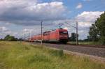 101 097-4 mit einem unbekanntem PbZ in Vietznitz und fuhr in Richtung Nauen weiter. Am Haken hatte sie die 110 469-4, ein paar Dostos und paar Intercity Waggons. 21.06.2013
