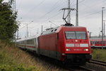 101 064-4+101 108-2(hinten)mit IC 2213 von Ostseebad Binz nach Stuttgart Hbf bei der Ausfahrt im Rostocker Hbf.12.08.2016