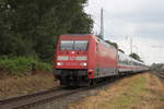 101 135-2+101 137-8(hinten)mit IC 2389 von Warnemünde nach Leipzig Hbf bei der Durchfahrt am 12.08.2017 in Rostock-Bramow.