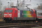 101 098-2 mit IC 1279(Rostock-Dresden)bei der Ausfahrt im Rostocker Hbf.01.01.2020