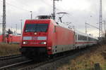 101 142-8 mit IC 2212(Koblenz-Binz)bei der Einfahrt im Rostocker Hbf.08.01.2021