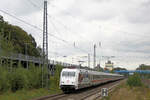 101 003-2 kommt aus Hamburg angerauscht.