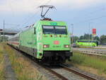 101 005 DEVK mit IC 2274(Dresden-Warnemünde)bei der Durchfahrt in Warnemünde-Werft.25.06.2022