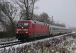 101 089 mit IC 2924(Dresden-Warnemünde)bei der Durchfahrt am 09.12.2023 in Rostock-Evershagen