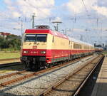 BR 101/858225/101-001-mit-ake-1315-warnemuende 101 001 mit AKE 1315 Warnemünde - Köln Hbf bei der Durchfahrt als Leerzug im Rostocker Hbf.10.08.2024