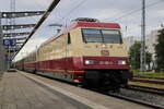 BR 101/858229/101-001-mit-ake-1315-warnemuende 101 001 mit AKE 1315 Warnemünde - Köln Hbf bei der Einfahrt im Rostocker Hbf.10.08.2024