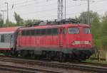 115 383-2 mit Sonderzug 2680 von Warnemnde nach Berlin-Lichtenberg abgestellt im Rostocker Hbf.11.05.2013