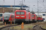 br-112-renntrabi/835788/642-550-sowie-112-111-waren 642 550 sowie 112 111 waren am 14.01.2024 im Bw Rostock Hbf abgestellt.