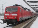Die noch Rostocker 120 202-7 stand am 30.12.2014 einsam und verlassen im Rostocker Hbf und hatte kein Ziel in der Anzeige.