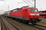 BR 120/478159/120-118-5-mit-ic-2213binz-stuttgarthatte-am 120 118-5 mit IC 2213(Binz-Stuttgart)hatte am 29.01.2016 im Rostocker Hbf erneut Probleme mit dem Zug.