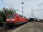 Am 3.9.16 schob 120 201 gen RE1 nach Rostock Hbf, hier im Bahnhof Bad Kleinen