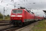 120 204-3 mit RE 4310(Rostock-Hamburg)bei der Bereitstellung im Rostocker Hbf.07.10.2016