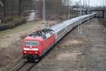 120 154-0 mit IC 2213(Binz-Stuttgart)bei der Durchfahrt im Haltepunkt Rostock-Kassebohm.25.02.2017