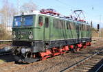 242 001-6(142 001-7 D-Press)stand am Abend des 16.04.2021 in Rostock-Bramow.