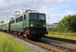 br-142holzroller/858227/211-013-mit-dz-83272-warnemuende 211 013 mit DZ 83272 Warnemünde - Zwickau (Sachs) bei der Durchfahrt im Rostocker Hbf.10.08.2024