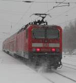 br-143-112-114/239447/143-952-0-mit-s1-von-rostock 143 952-0 mit S1 von Rostock Hbf nach Warnemnde bei der Ausfahrt im Bahnhof Rostock-Bramow.09.12.2012