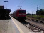 112 182 mit Ausrangierten Dosto und Wittenberger steuerwagen und 1 Dostowagen unterwegs nach Mukran beim Zwischenstopp im Bahnhof Bergen auf Rgen am 7.6.13 